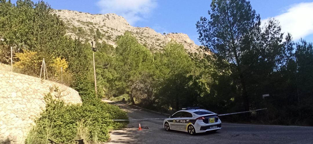 Camí de l'Algar de acceso a las casas cortado por la Policía Local