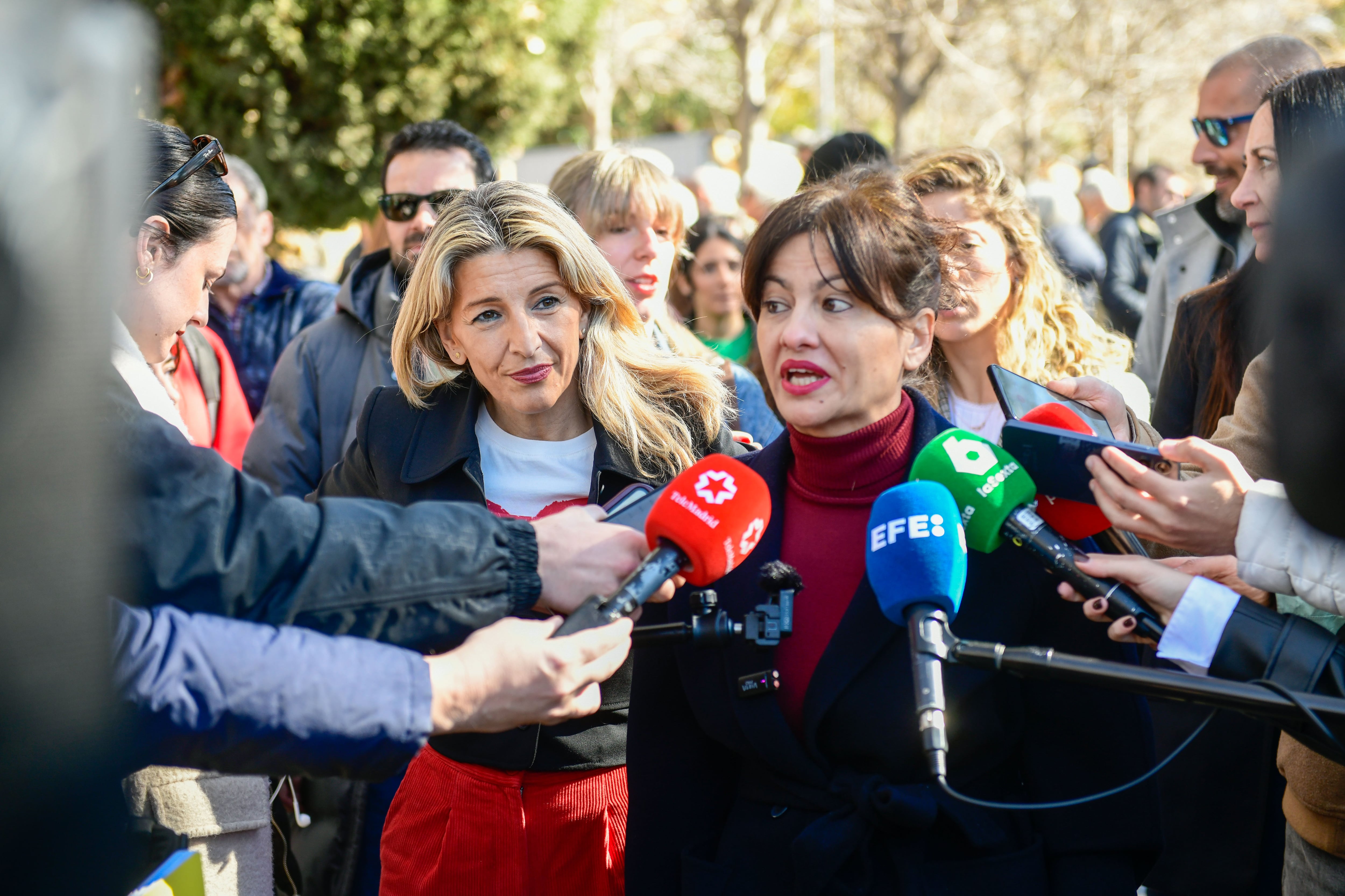 La ministra de Juventud e Infancia, Sira Rego, durante una manifestación convocada en Madrid para protestar por los recortes presupuestarios del Gobierno de Isabel Díaz Ayuso. EFE/Víctor Lerena