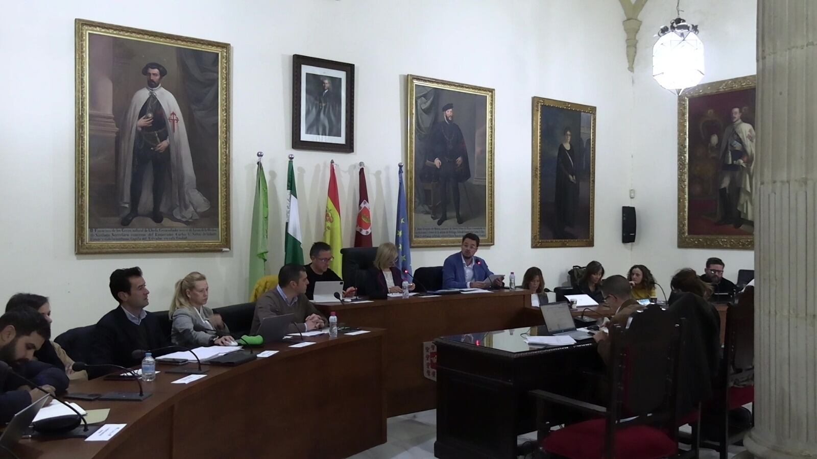 Instantes del pleno extraordinario de esta mañana en el que se han aprobado los presupuestos del Ayuntamiento de Úbeda para el 2026