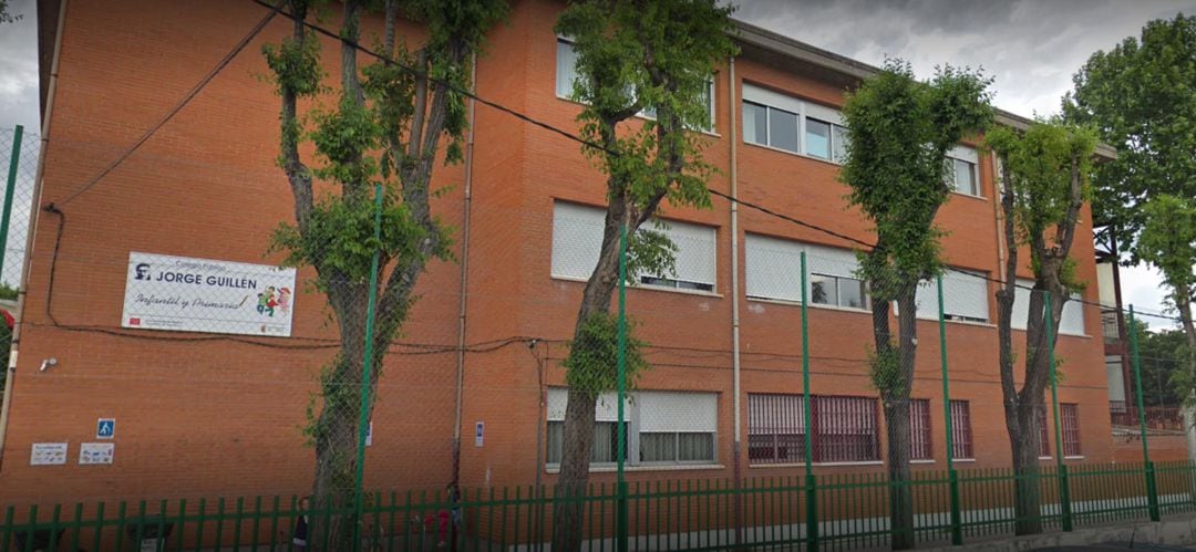 El AMPA del CEIP pide mejoras en las instalaciones para evitar riesgos a sus hijos.