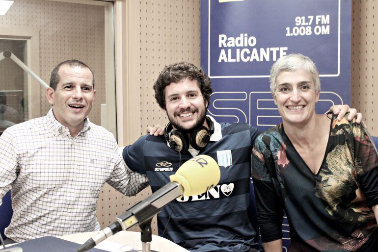 Fran Vignale, reportero-tripulante del MAPFRE en la Vuelta al Mundo a Vela y Laura Urrutia del directora del Museo de la Volvo Ocean Race