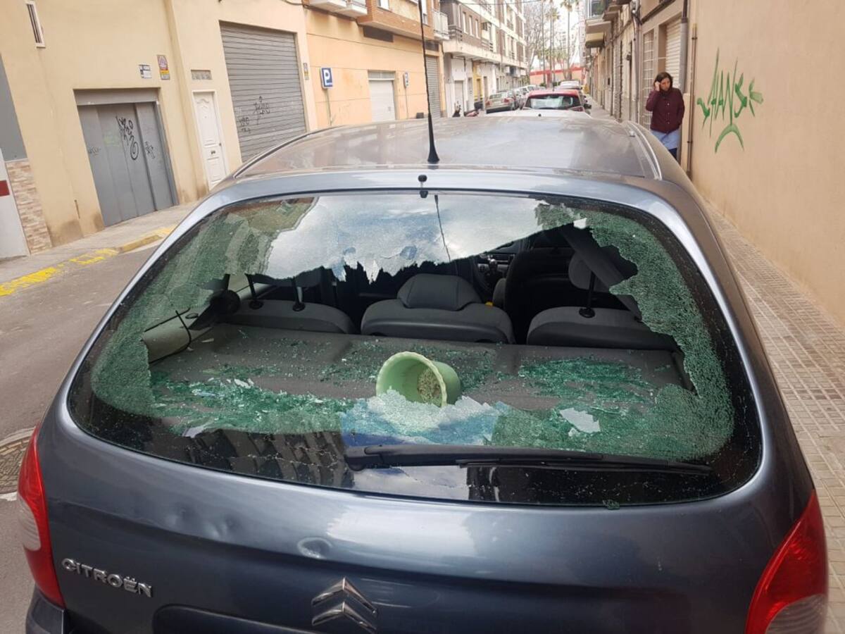 Rachas de viento de 77 km/h dejan varios desperfectos en Gandia