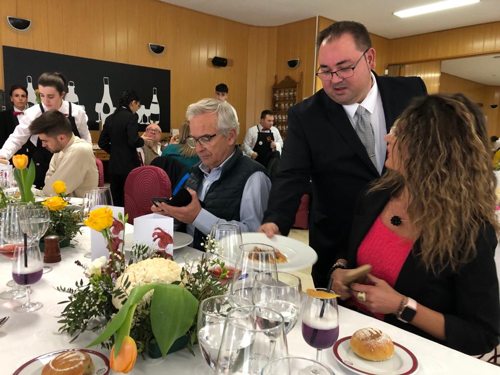 Un momento de la comida de este martes en la Escuela de Hostelería de Huesca