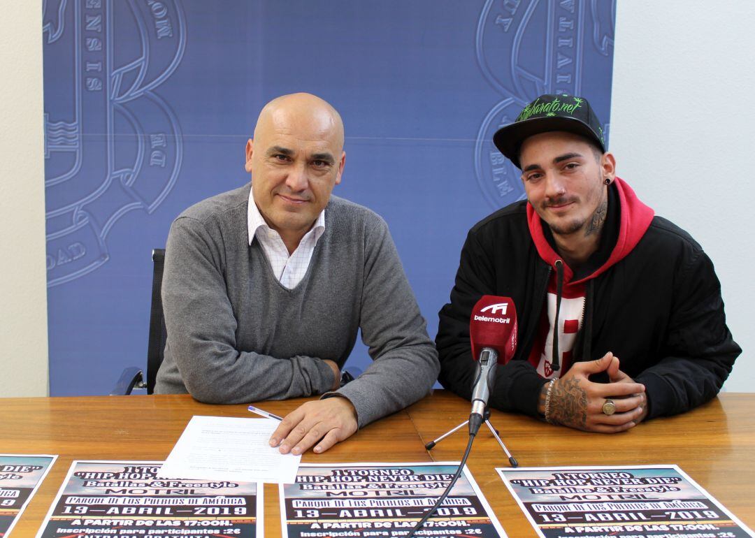 El concejal de juventud, Gregorio Morales, presenta junto a Santi Santana, el torneo Hip Hop de Motril