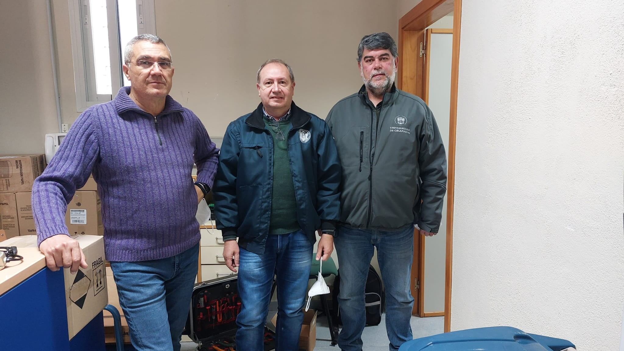 Equipo de la Universidad de Granada que ha instalado el acelerógrafo en Jódar