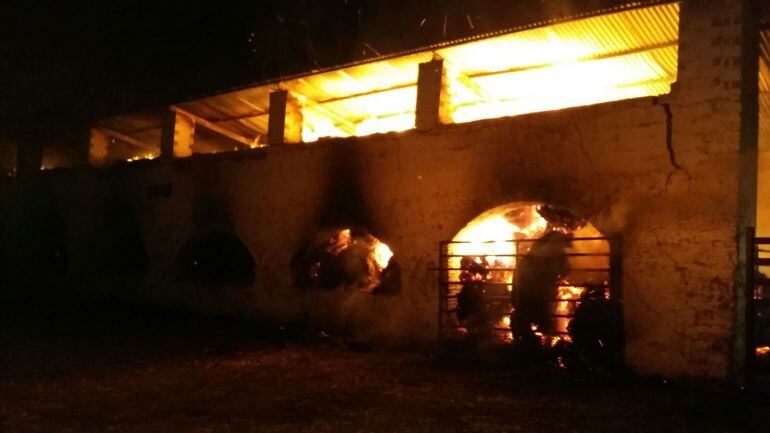 Nave afectada en llamas