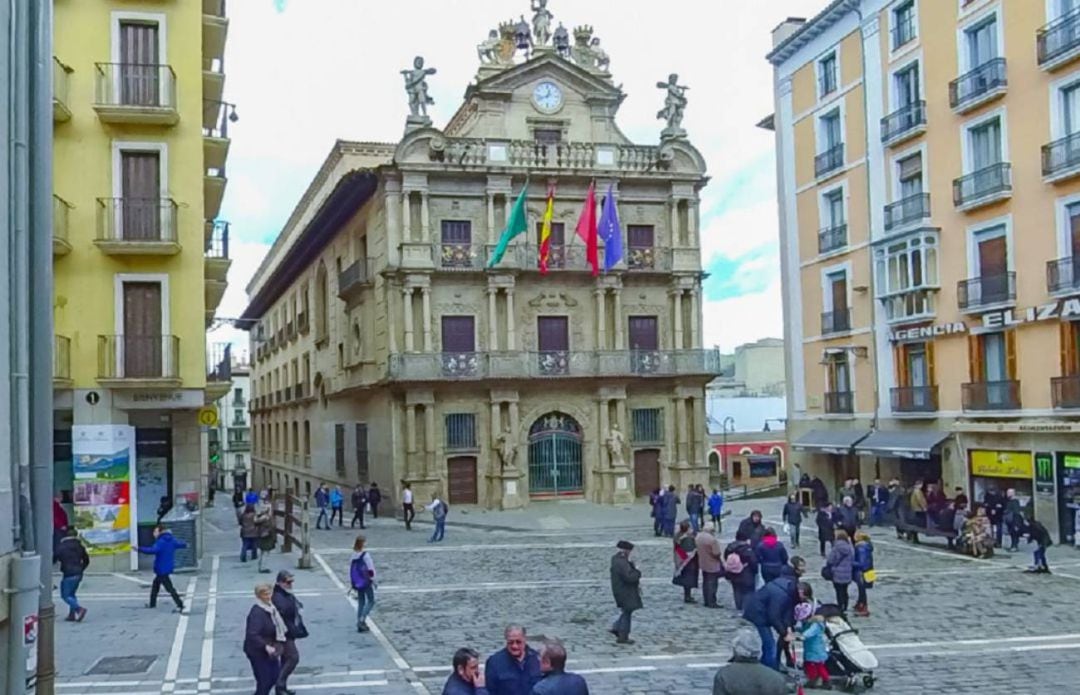 Vista de la fachada del Ayuntamiento de Pamplona