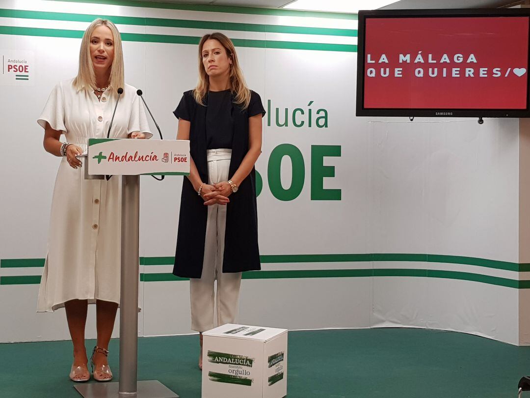 La exdelegada de Educación, Patricia Alba, y la vicesecretaria general, Antonia García, en la rueda de prensa