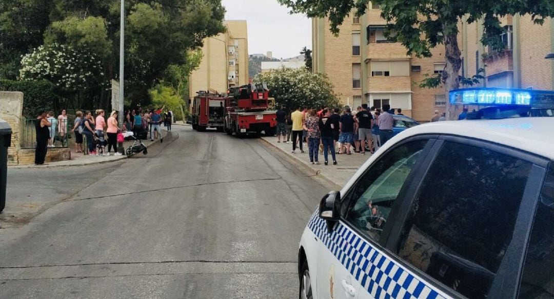 Dos agentes de la Policía Local afectados por un incendio en el Polígono del Valle de la capital jiennense