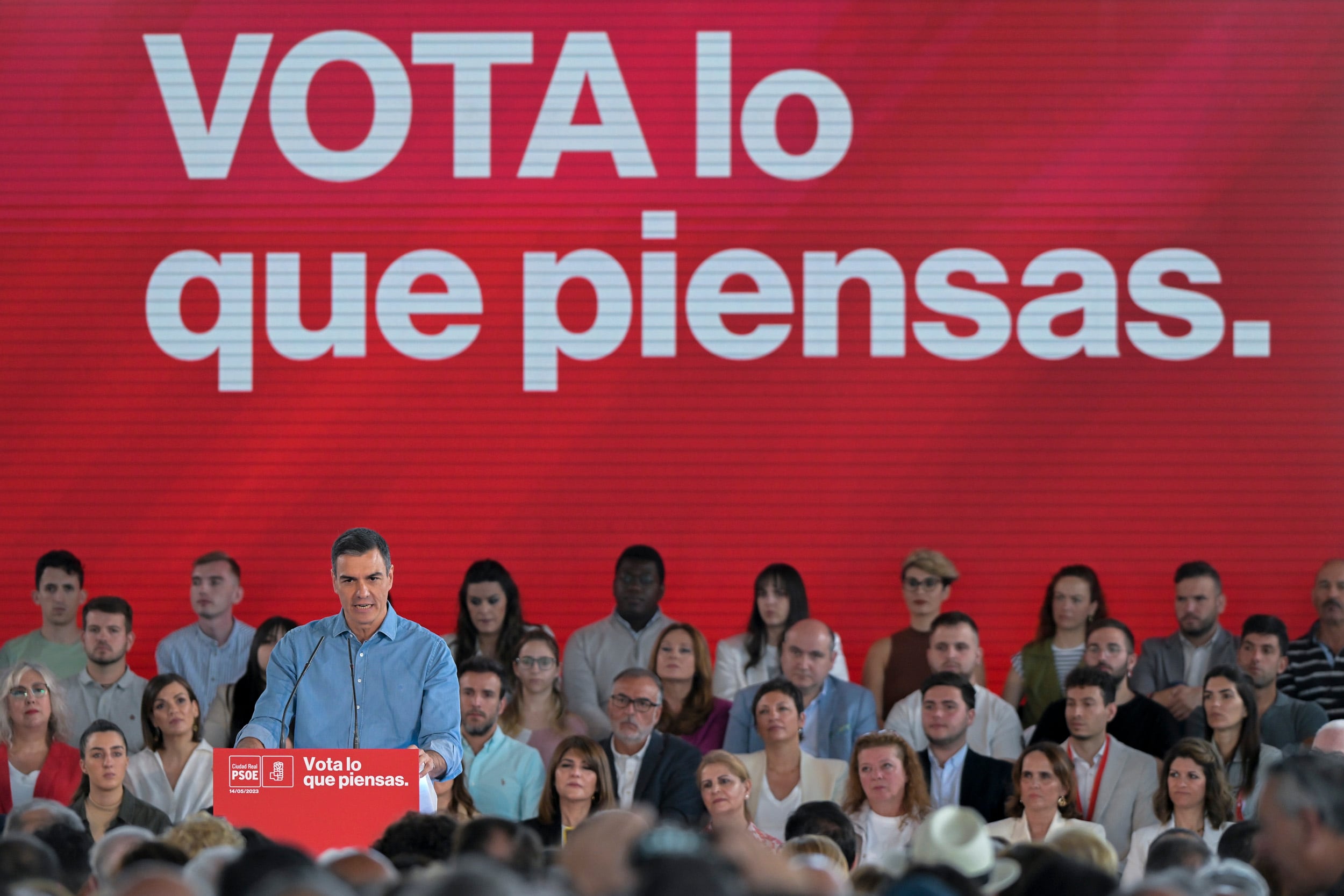 14/05/2023.- Puertollano (Ciudad Real).- El secretario general del PSOE y presidente del Gobierno, Pedro Sánchez durante su intervención en un acto público en Puertollano (Ciudad Real) este domingo. EFE/Jesús Monroy
