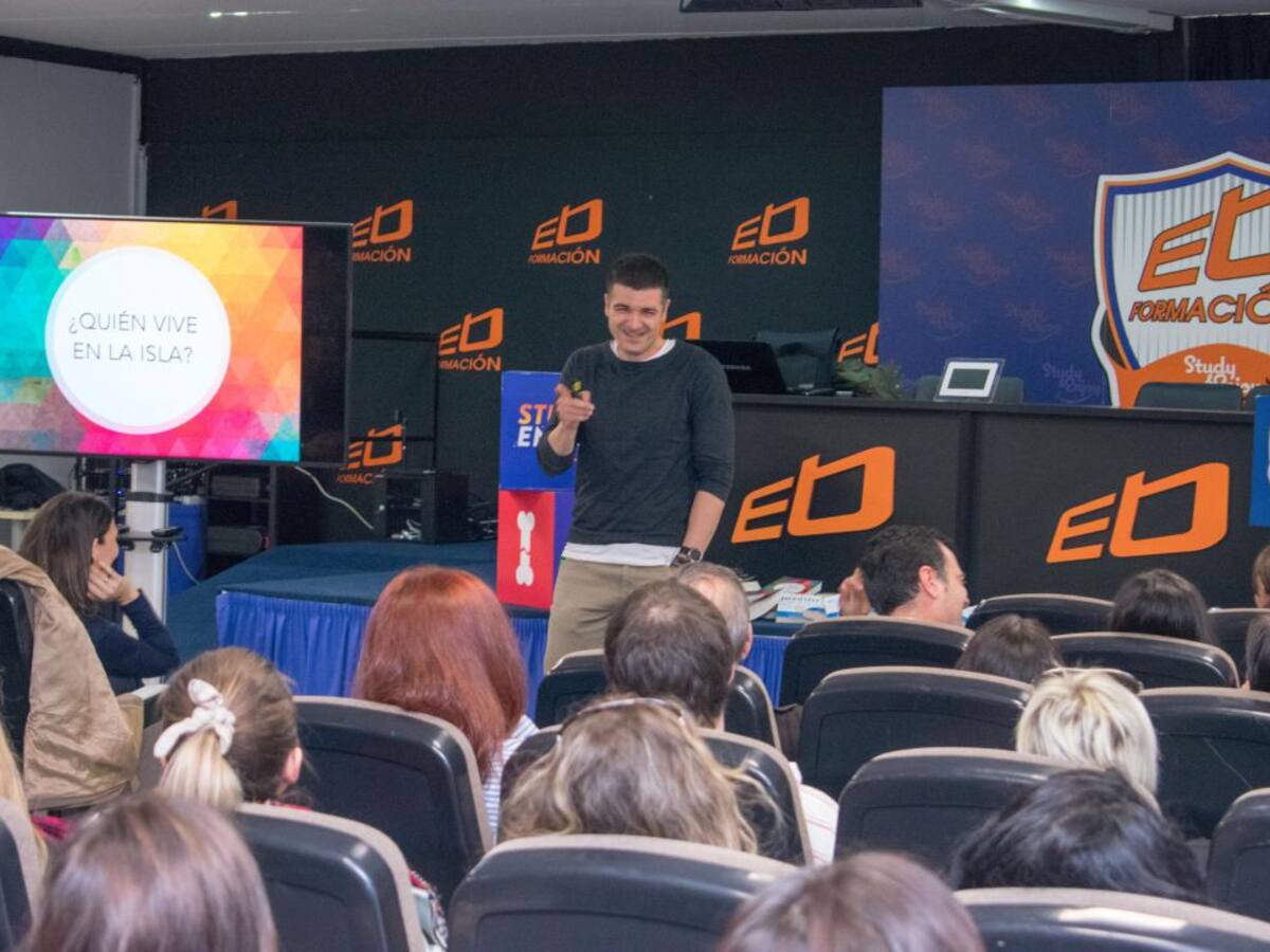 El autor Eloy Moreno imparte una conferencia en Ébora Formación
