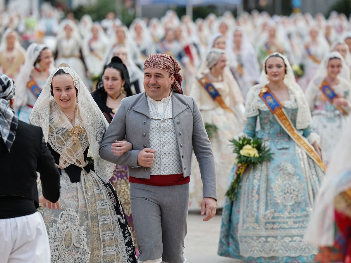 Fallas y Hogueras, (también) un escaparate político