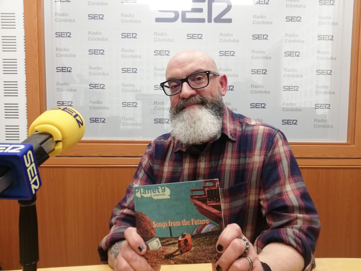 Entrevista al músico Paco Carmona en Hoy por Hoy Córdoba. Edición del EP Songs from the future de Planet9 & The Satellites
