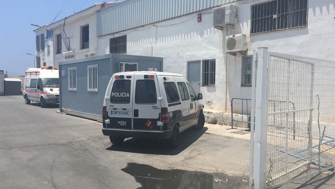 Centro de acogida temporal de inmigrantes en el Puerto de Motril