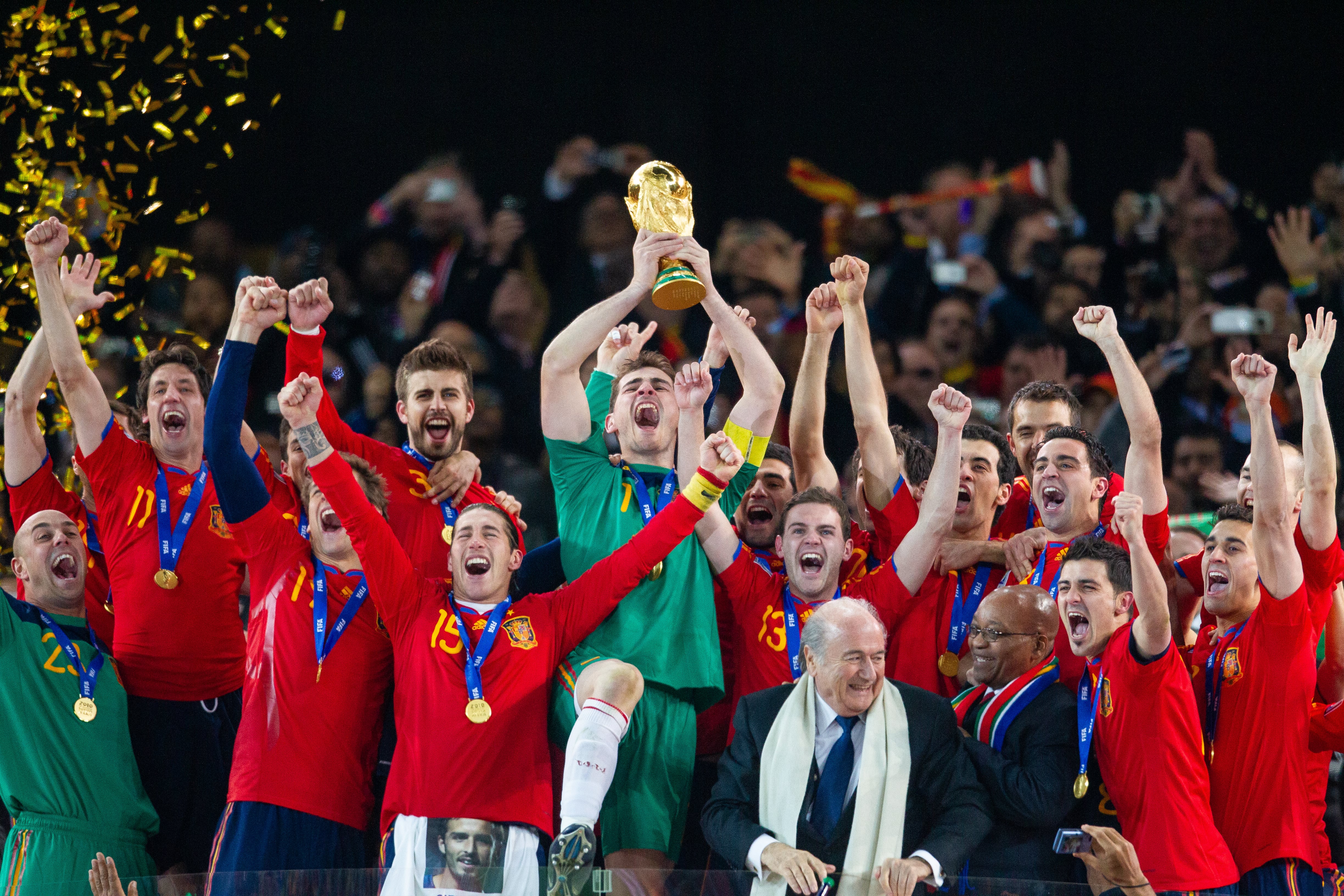 Iker Casillas, capitán de España, levanta la Copa del Mundo en 2010