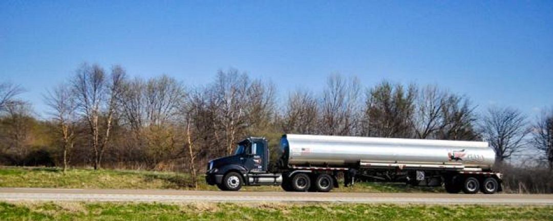 Camión cisterna para el abastecimiento de agua en Palencia