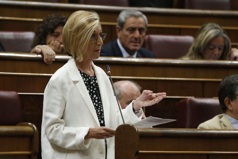 GRA025 MADRID, 10/06/2015.- La líder de UPyD, Rosa Díez, durante su intervención en la sesión de control al Ejecutivo que hoy celebra el Congreso de los Diputados. EFE/Juan Carlos Hidalgo