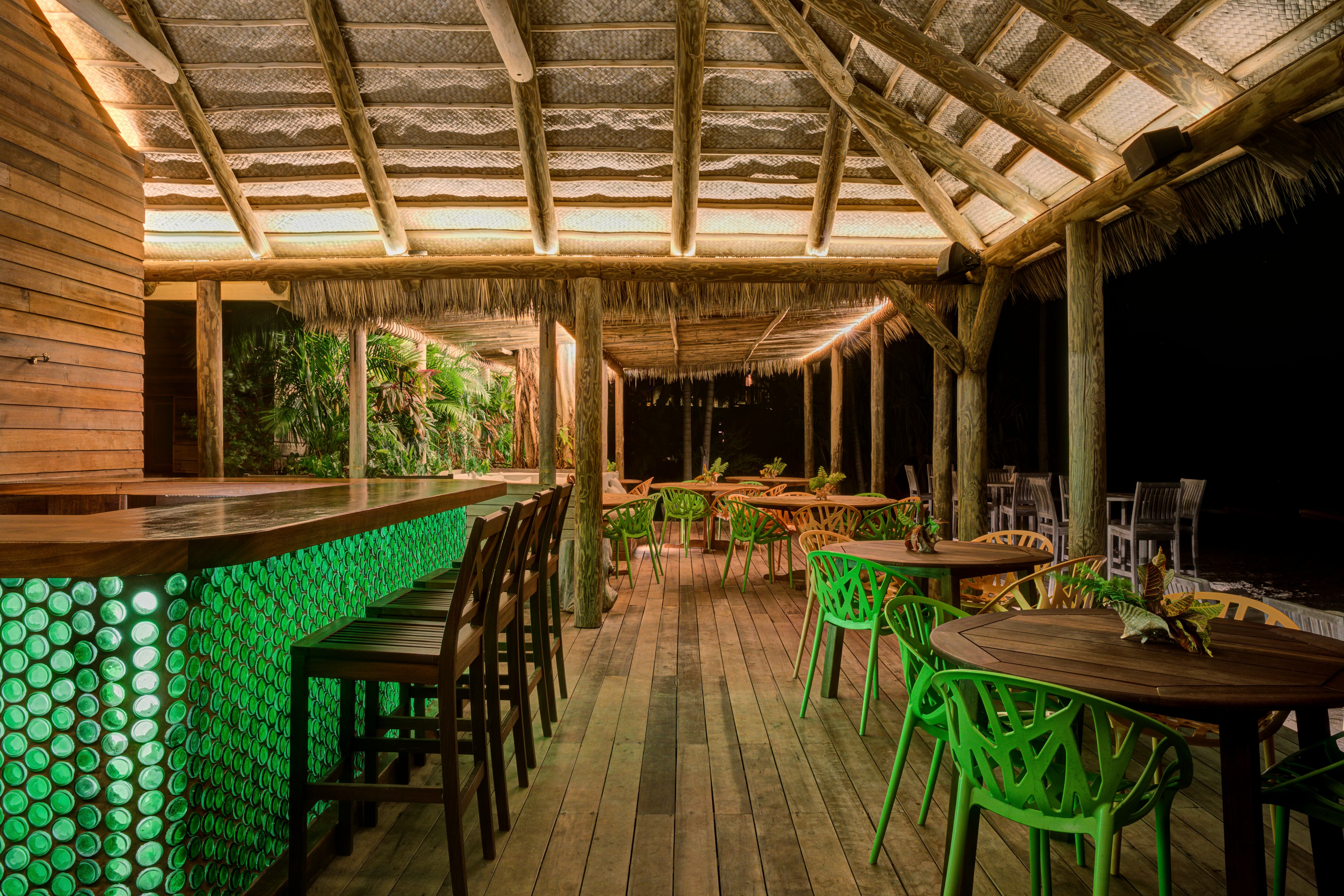 Un bar cerca de la playa.