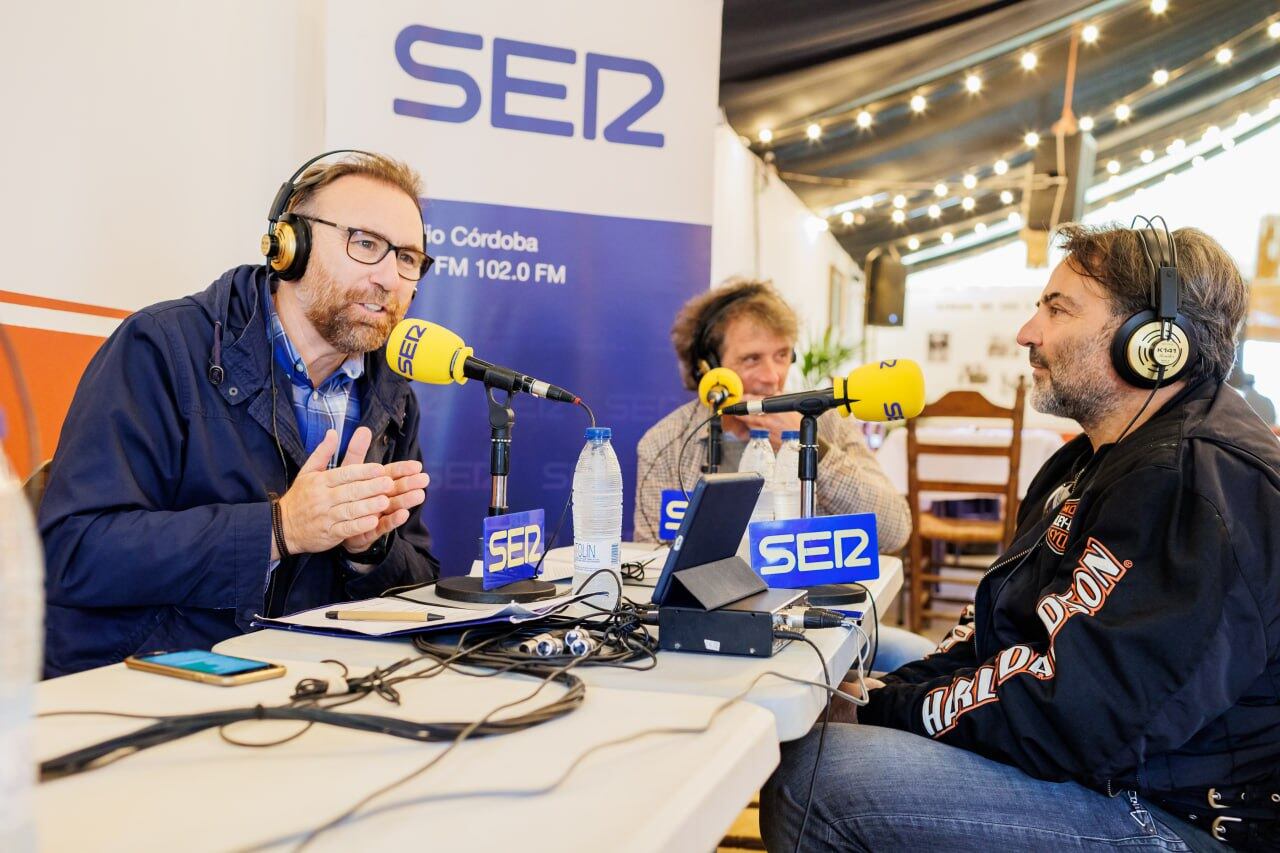 El programa se ha realizado desde la caseta La Luna de Macandé, y en él han participado dos veteranos caseteros, Manuel Ruiz Queco y Sergio García Pantaleón