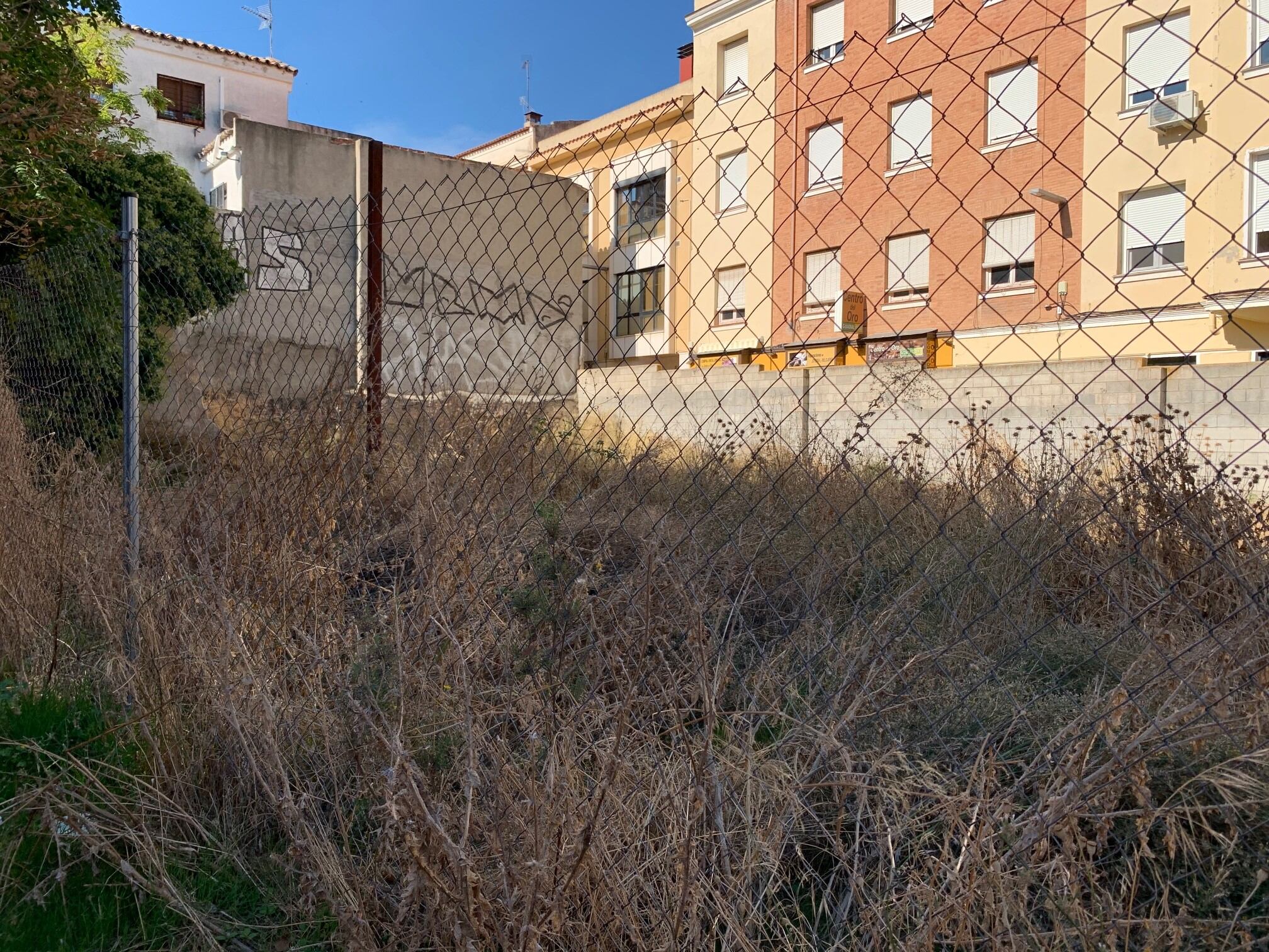 Parcela sin edificar en la Plaza de Moreno