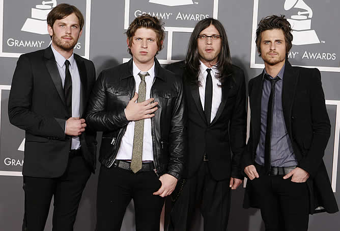 La banda de rock, Kings of Leon, en la entrega de los premios Grammy