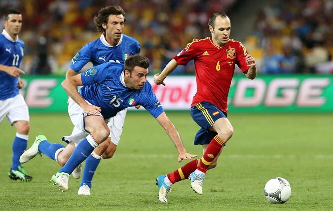 Andrés Iniesta supera en la marca a Andrea Pirlo y Andrea Barzagli de Italia