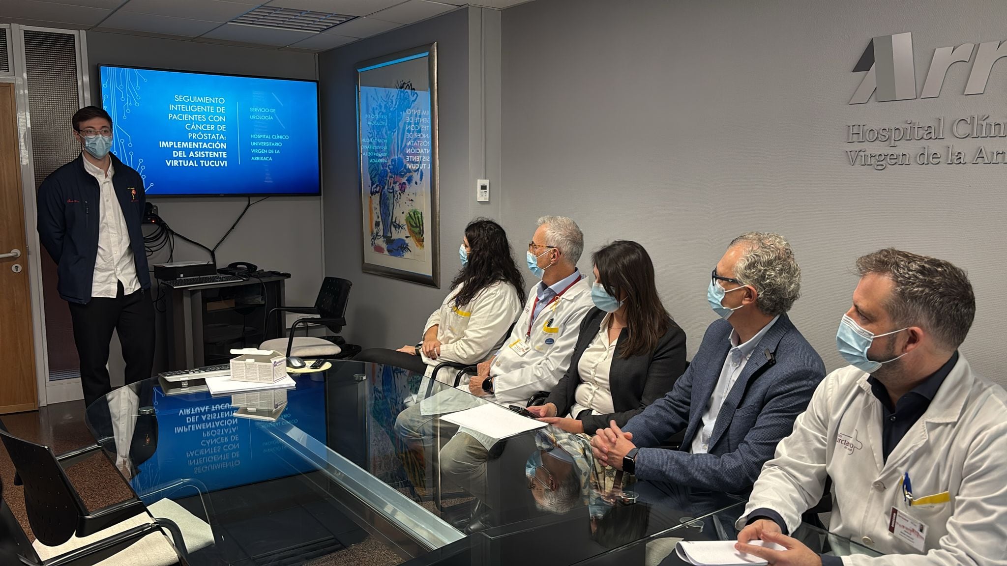 El asistente de IA 'Lola' complementa la labor de los profesionales y ofrece un acompañamiento más frecuente y personalizado.