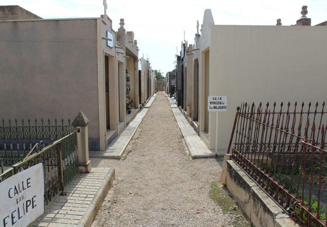 Calles del cementerio de Novelda