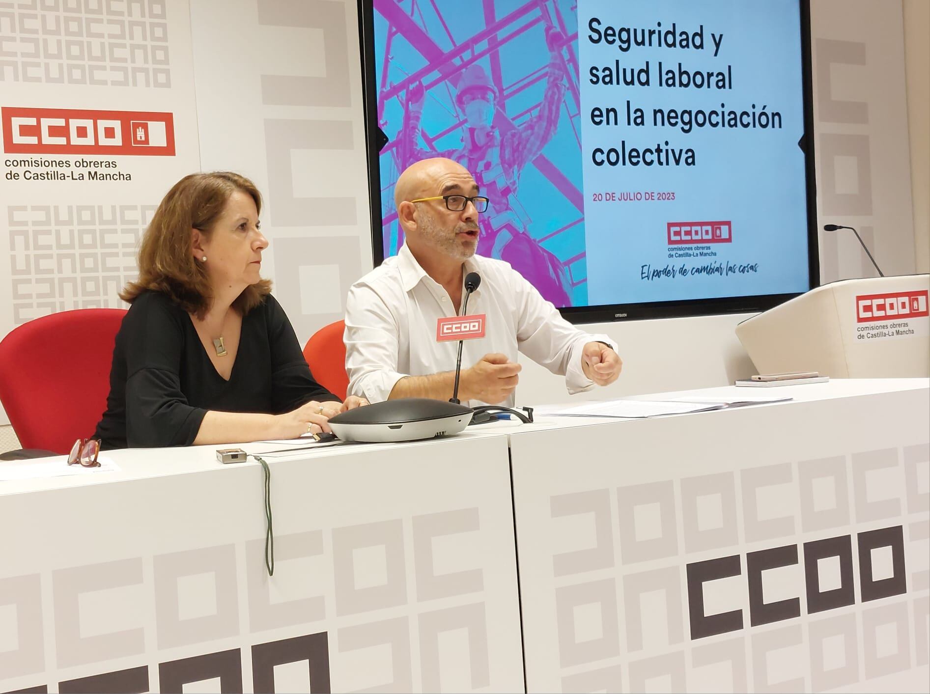 Raquel Payo, secretaria de Diálogo Social, Institucional y Salud Laboral de CCOO, y Mariano Sanz, secretario confederal de Salud Laboral y Sostenibilidad Medioambiental de CCOO