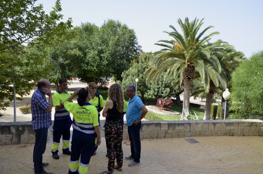 Brigada de refuerzo en los parques y jardines de Petrer