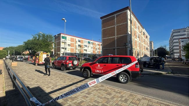 Bomberos y Policía Nacional han intervenido en la Fuensanta tras el asesinato de una mujer de 64 años a manos de su pareja.