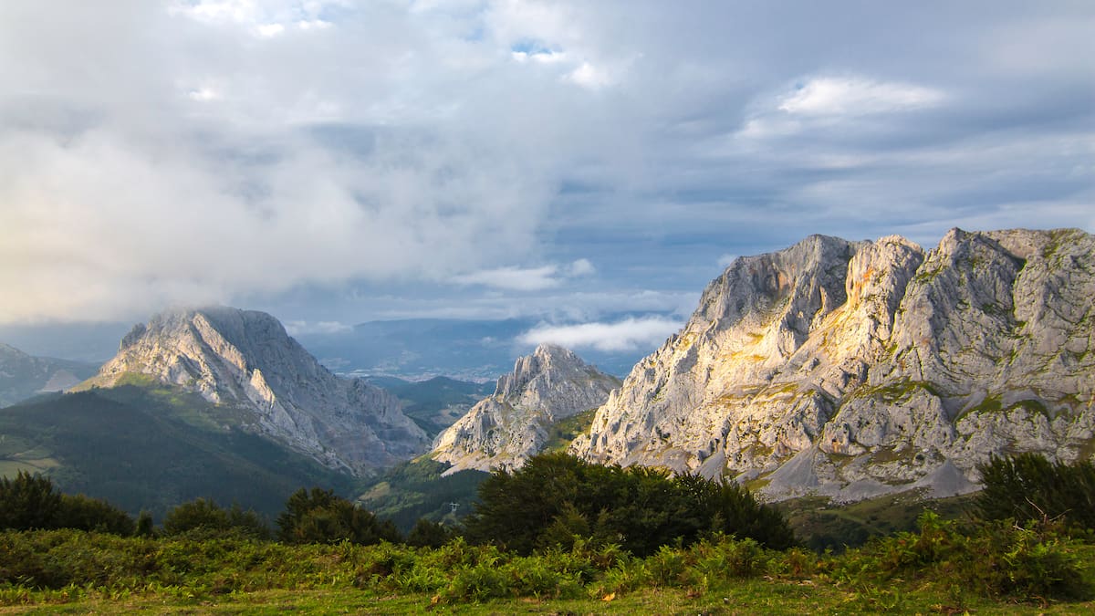 Hiru Haundiak 2025: saldrá desde Araia y Gorbea será la última cumbre del recorrido