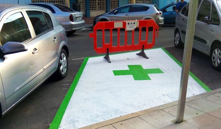 Una de las plazas ya señalizadas