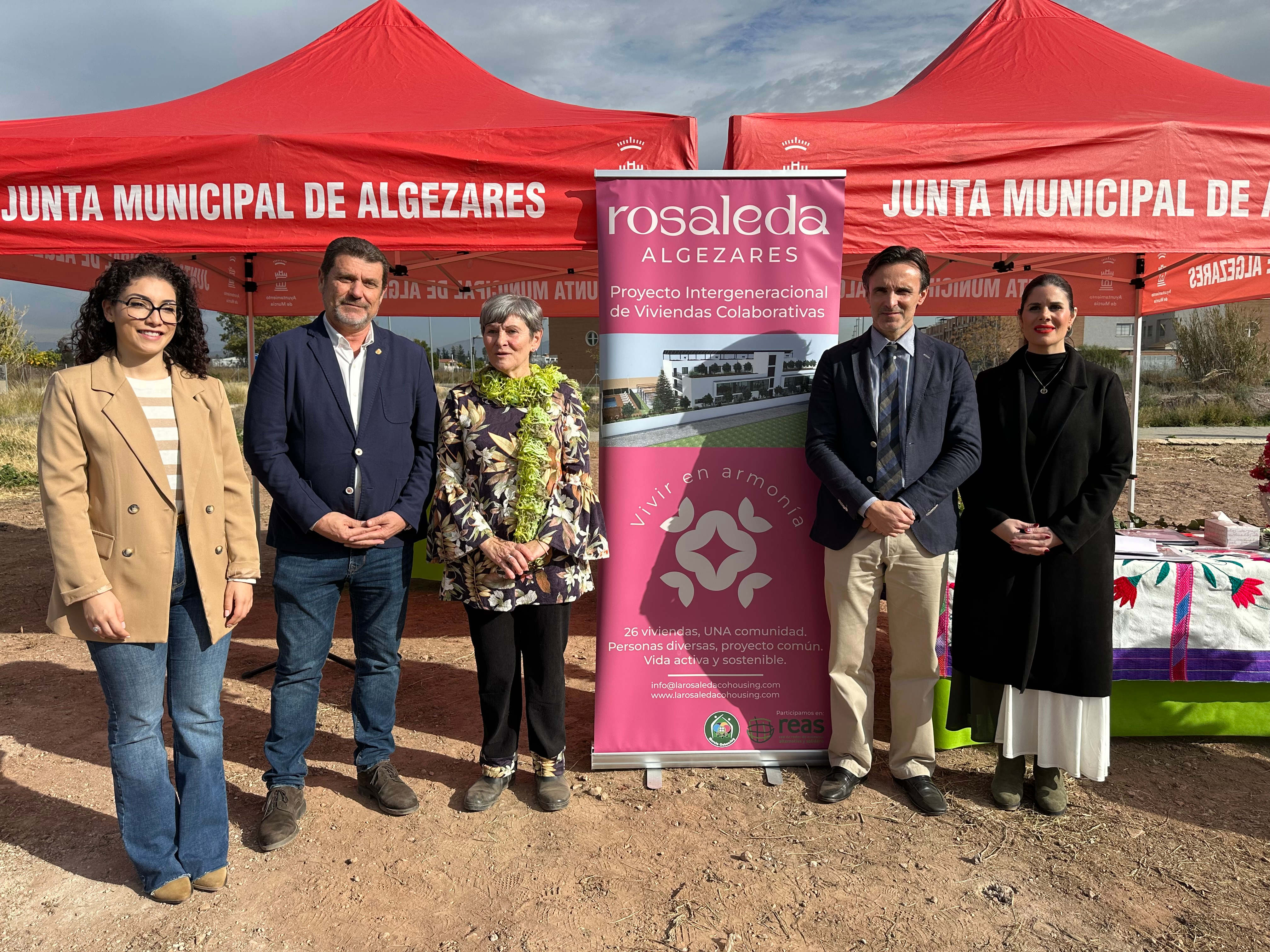 El consejero de Fomento e Infraestructuras, Jorge García Montoro, visita el solar donde se ubicará el residencial de &#039;La Rosaleda&#039;, un modelo de &#039;cohousing&#039; que se incluirá en el nuevo decreto de vivienda asequible.