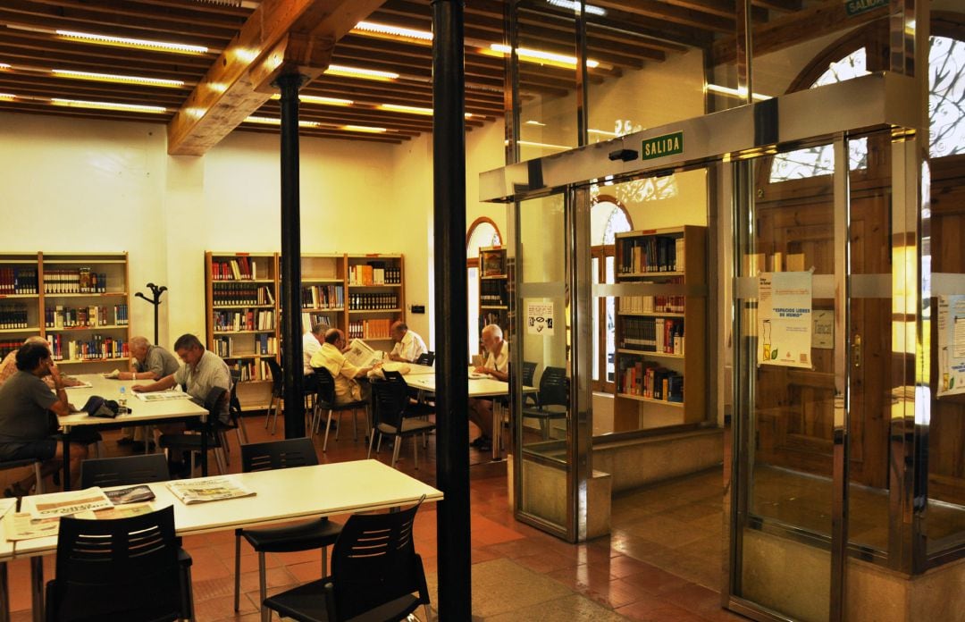 Biblioteca municipal Casa de la Reina de València