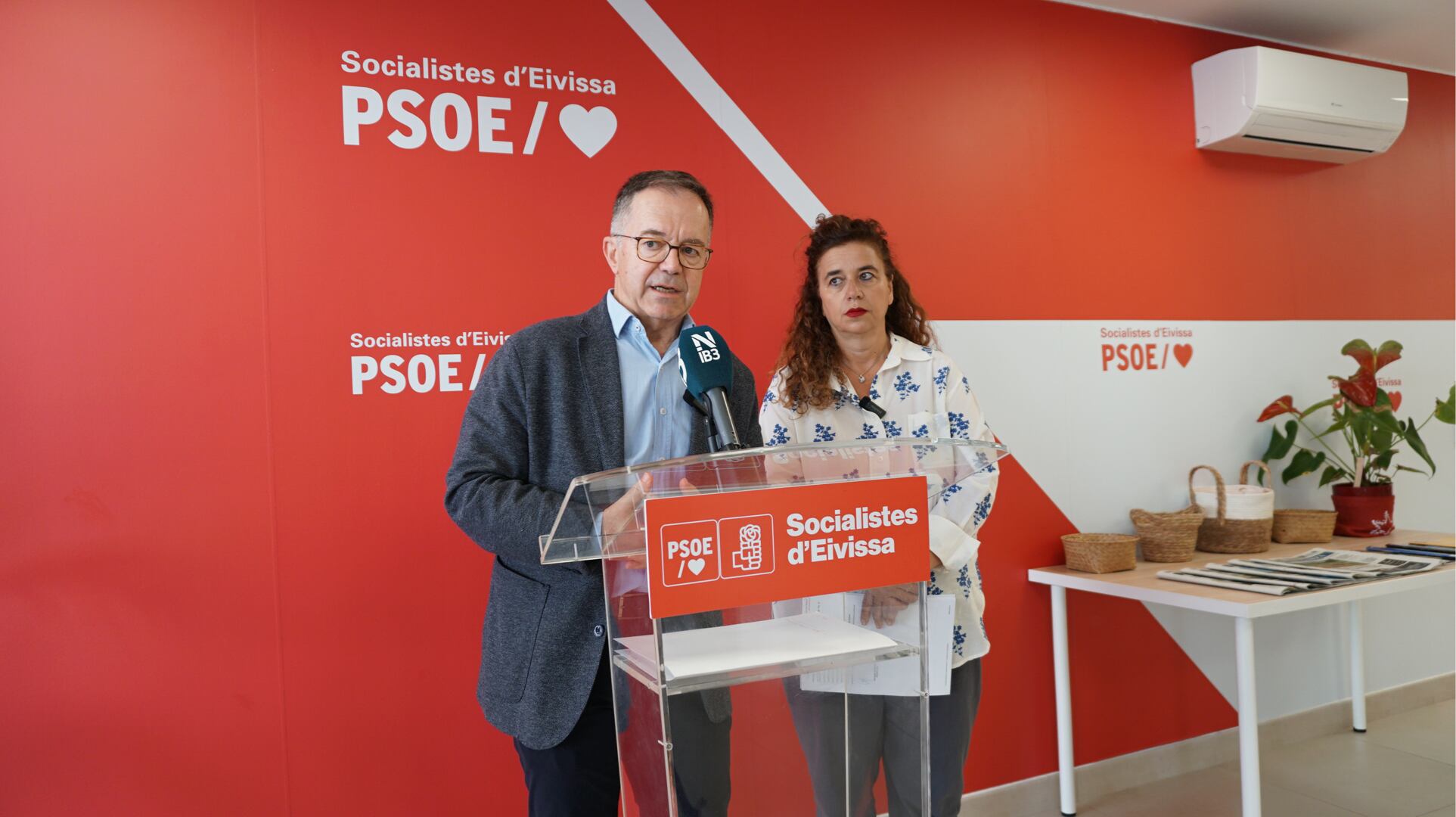 Marí Ribas y Costa en la rueda de prensa