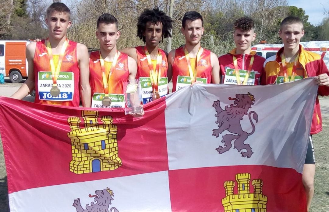 La selección sub 20, con Hugo de Miguel y Sergio Martínez, campeones de España.