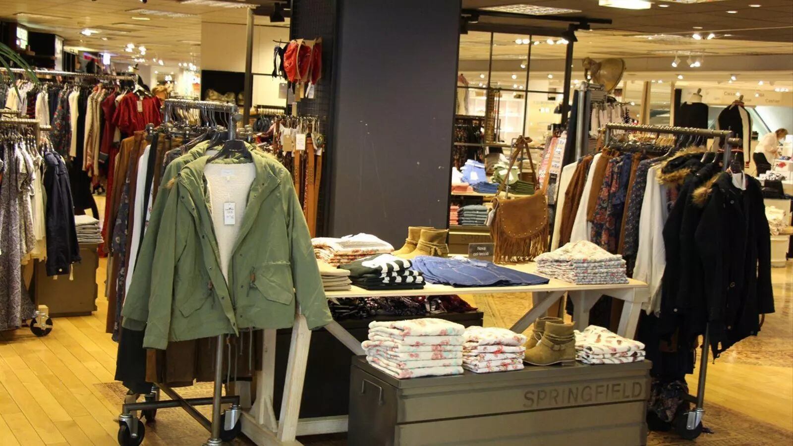 Roba exposada en un centre comercial d'Andorra