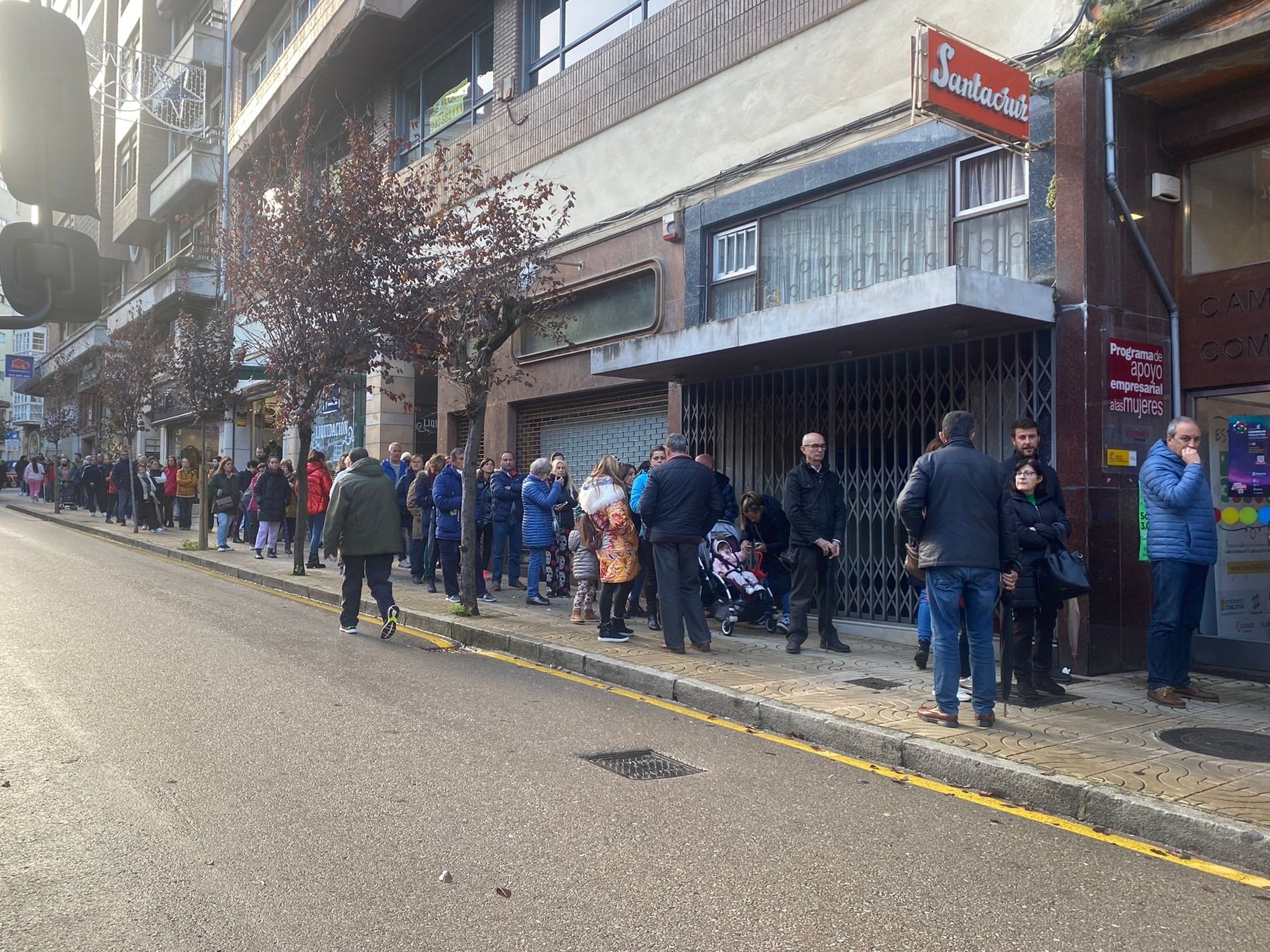 Cola para adquirir los bonos 39300 de Torrelavega.