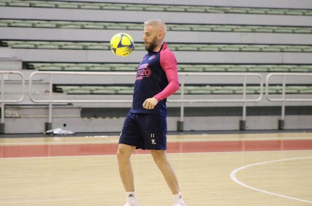 Miguelín en una sesión de entrenamiento en el Palacio