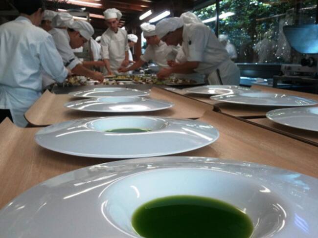 El equipo de cocina, en plena faena.