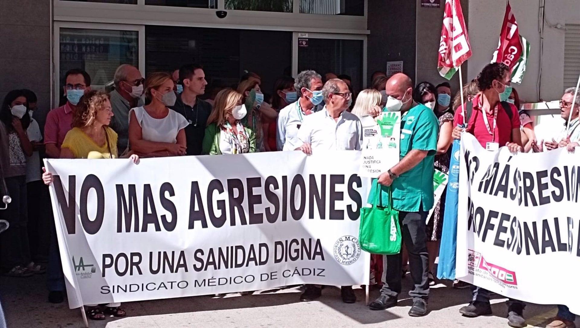 Concentración a las puertas del centro de Salud Jerez-Centro