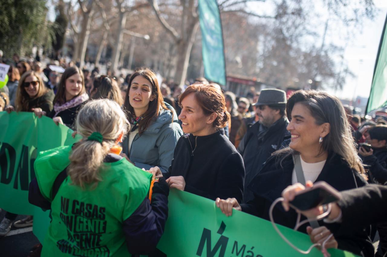 (ARCHIVO) Rita Maestre, Mónica García y Manuela Bergerot en la manifestación por el derecho a la vivienda el pasado 9 de febrero