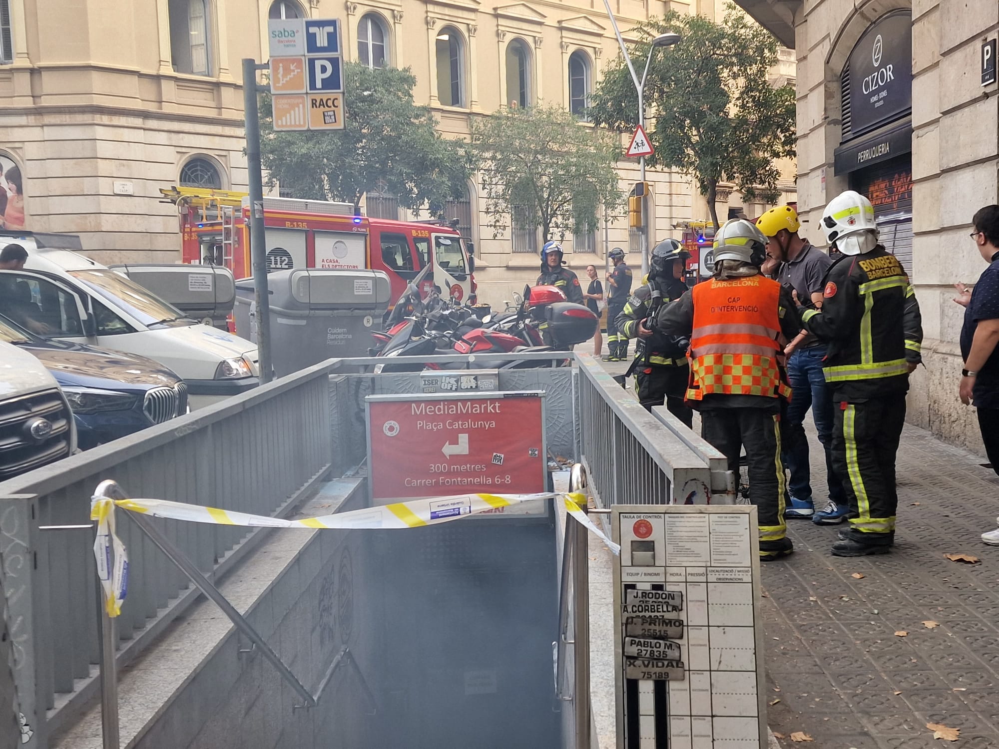 Entrada del pàrquing Saba al carrer Casp amb Pau Claris
