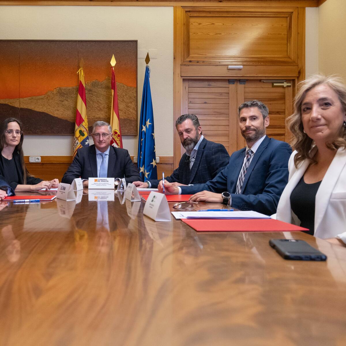 Acuerdo de patrocinio para un encuentro de empresas públicas que se celebrará en Torla