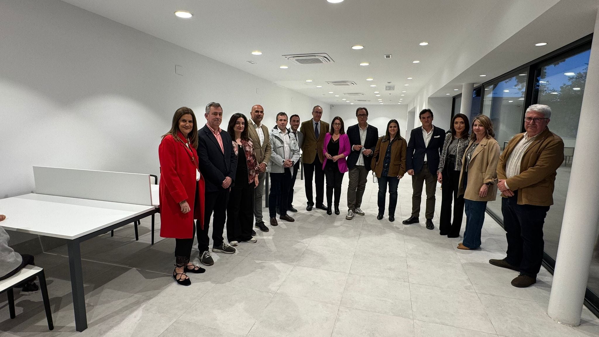 Autoridades en la sala de estudio de la calle Elvín.