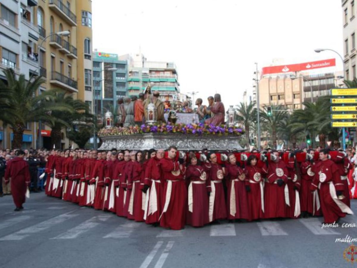 La Santa Cena empieza a montar el mayor paso de Alicante