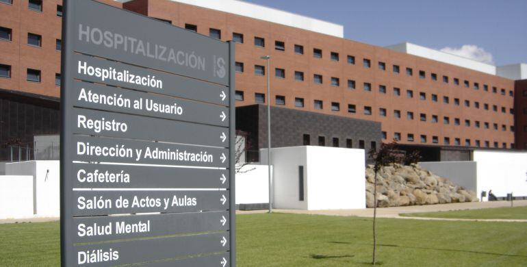 Fachada del Hospital de Ciudad Real, donde permanece ingresada la niña de 2 años que sufrió un episodio de ahogamiento en una piscina de La Solana 