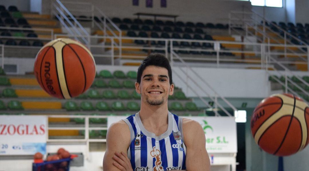 Andy Ramírez con la camiseta del CAT&REST Clínica Ponferrada CDP.