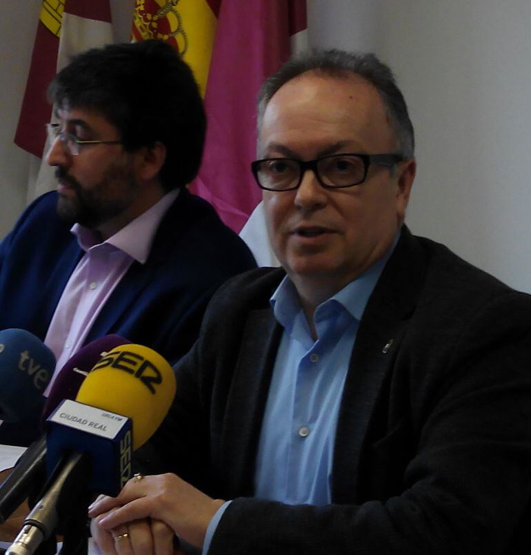 El candidato a Rector, Francisco Quiles, junto al que será su Vicerrector de Estudiantes, si prospera su candidatura (a la izquierda) Juan José Pastor